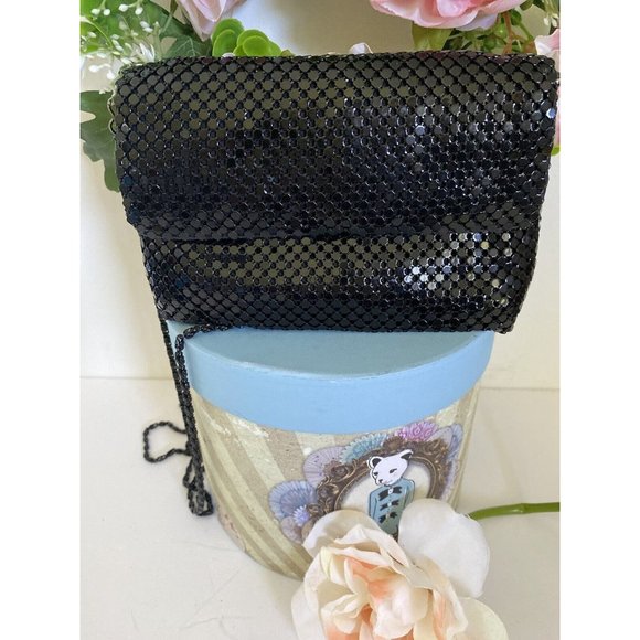 Vintage 60s Black Purse Metallic Mesh Crossbody Evening Bag Metal Strap 7" X 5" - Picture 1 of 12